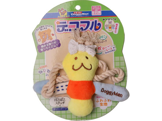 【商品説明】ぬいぐるみにわんちゃんが大好きな噛める飾りをたくさんつけたコミュニケーション玩具。噛み心地の異なる素材をたくさん（フル）飾りつけ（デコレーション）しました。天然素材のコットンロープやテープなど、かたさの違う飾りをガジガジ噛めるので、わんちゃんも夢中で遊べます！頭についたリボンがかわいい、みつばちさんです。【仕様】●材質／本体：ポリエステル・ポリエチレン、ロープ：コットン、レース：コットン、テープ：コットン●商品使用時サイズ／約幅16×奥行3×高さ12cm●適応種／超小型犬〜小型犬【備考】※メーカーの都合により、パッケージ・仕様等は予告なく変更になる場合がございます。【検索用キーワード】どぎーまん　ドギーマン　doggyman　DoggyMan　doggy　Doggy　デコフル　みつばちさん　超小〜小型犬　ペット用品　お散歩・生活グッズ・ペットハウス　犬（ドッグ）用　R132NNいろんな素材やかたさが楽しめる♪