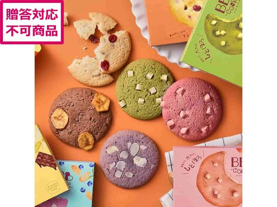 【商品説明】直径約8．5cm、しっとりほろほろ食感の大判クッキーのセット。チョコ生地にバナナ・宇治抹茶生地にホワイトチョコ・イチゴ生地にイチゴチョコ・プレーン生地にクランベリーとミルクチョコ・ブルーベリー生地にアーモンドスライス、異なるカラフルな5種類を詰め合わせました。その日の気分や好みで選ぶのも楽しいセットで自分へのご褒美やちょっとしたプレゼントにピッタリです。【仕様】●内容量：BBBクッキー（チョコバナナ・宇治抹茶ホワイトチョコ・とにかくイチゴ・クランベリーミルクチョコ・ブルーベリーナッツ×各1枚）※クリアスリーブで5箱をまとめております。●8大アレルゲン：卵、乳、小麦●賞味期限：常温90日【備考】※メーカーの都合により、パッケージ・仕様等は予告なく変更になる場合がございます。【検索用キーワード】深川カントリーファーム　BBBクッキー　5枚セット　FFF−07A　お取り寄せ　おとりよせ　FFF07A　T2610538991　お取り寄せグルメ　お菓子　ギフト　食品　スイーツ　洋菓子　焼き菓子　クッキー　クッキー　ビスケット　お菓子、デザート　洋菓子　R371NMしとほろ食感のカラフルな大判クッキーのセット。