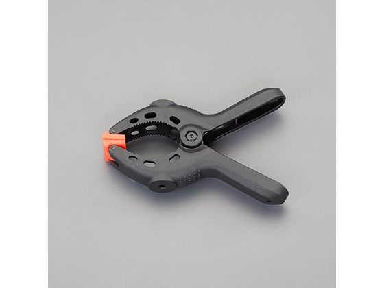 【仕様】●全長（mm）：115●口の深さ（mm）：30●最大開口（mm）：40●材質：本体・クランプ部分：プラスチック●スイベルヘッドサイズ：25×17mm●重量：64g●平行につかめます。●ボディに強力なバネが入っています。●スイベルヘッド付、V字溝があります。【備考】※メーカーの都合により、パッケージ・仕様等は予告なく変更になる場合がございます。【検索用キーワード】エスコ　ESCO　えすこ　115mm　40mm強力クランプ(プラスチック製)　強力クランププラスチック製115mm40mm　板金・コンクリート・左官・大工・内装・塗装・ガラス道具　木工用クランプ　作業用品・工具　工事用品　土木作業・大工用品　木工用クランプ　EA526BC-100　EA526BC100　4518340029842　RPUP_02　R3329M