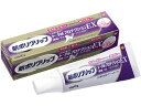 【商品説明】歯と歯ぐきの健康を考えた入れ歯安定剤。色素・香料　無添加で塗りやすい極細ノズル。【仕様】●内容量：40g●成分：ナトリウム／カルシウム・メトキシエチレン無水マレイン酸共重合体塩、カルボキシメチルセルロース、軽質流動パラフィン、白色ワセリン　●製造国：アイルランド　●使用方法：1．入れ歯をよく洗い、水分を完全に取ります。2．入れ歯に本品を、1日1回塗布します。最初は少なめの量でお試しになり、適量を決めてください。ぬりすぎやあまり端の方につけないように注意してください。3．入れ歯を口にはめ込む前に、口内を水ですすいでください。4．入れ歯を口にはめ込み、1分間ほど軽く押さえてください。※本品は、だ液などにより徐々に溶けながら粘着力を発揮するクリームタイプです。※金属床の入れ歯にも使えます。※入れ歯の形、大きさによってご使用いただけないことがあります。※塗布量は入れ歯の大きさや形、また、適合状態（入れ歯と歯ぐきのすき間の程度等）により違いますので、使用経験により適量をお決めください。［はずしかた］入れ歯をはずす際には、口内を水ですすいだ後、入れ歯と歯ぐきの間に空気を入れるように入れ歯を前後左右にゆらしながら、ゆっくりはがすと、はずれやすくなります。　●保存方法：小児や第三者の監督が必要な方の見えないところ及び手の届かないところに保管してください。直射日光の当たらない涼しく乾燥した場所に、キャップをしっかりとしめて保管してください。（高温となる場所に放置すると、本品の成分が分離することがありますのでご注意ください。）破れる恐れがありますので、チューブを巻きあげないでください。　●使用上の注意：次の人は使用しないでください。1．本品による過敏症状（発疹・発赤、かゆみ、はれ等）を起こしたことがある人。2．入れ歯が直接ふれるところに荒れ、痛み、傷、はれ等の症状のある人。3．食べ物などの飲み込みが困難な人。（喉に詰まる、気管に入る恐れがある。）　●認証番号：225ABBZX00134A01生産国：アイルランド商品区分：管理医療機器メーカー：グラクソ・スミスクライン・コンシューマー・ヘルスケア・ジャパン株式会社広告文責：フォーレスト株式会社　0120-40-4016【備考】※メーカーの都合により、パッケージ・仕様等は予告なく変更になる場合がございます。【検索用キーワード】アース製薬　あーすせいやく　アースセイヤク　グラクソスミスクラインコンシューマーヘルスケアジャパン　新ポリグリップトータルプロテクションEX40g　口腔ケア用品　入れ歯支持剤　ぽりぐりっぷ　ポリグリップ　新ポリグリップ　無添加　40g　入れ歯安定剤　入歯安定剤　極細ノズル　介護・介助用品　口腔ケア　R0589D残存歯と歯ぐきの健康を考えた横ずれ防止処方の入れ歯安定剤。