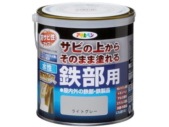 【商品説明】●水性で塗りやすい低臭タイプの鉄部用塗料です。●特殊強力サビドメ剤の効果でサビの上から直接塗れます（ポロポロと取れるようなサビは取り除く必要があります）。●特殊フッ素樹脂、シリコン架橋システム、紫外線劣化防止剤（HALS）の相乗効果により耐候性に優れています。●密着力が強く、ガルバリウム鋼板やアルミ、ステンレスにも塗装できます。●塗料タイプは、架橋反応型水性シリコンアクリルエマルション樹脂塗料。【仕様】●容量：0．7L●商品サイズ：横幅115×奥行き115×高さ120mm●色：ライトグレー●屋内外区分：屋内外用●塗料タイプ：架橋反応型水性シリコンアクリルエマルション樹脂塗料●標準塗り回数：2回塗り●光沢：ツヤあり●塗膜の仕上がり：不透明（下地を隠す）●塗装面積（2回塗り）：2．4〜4．4m2（タタミ1．4〜2．7枚分）●乾燥時間：夏期／1〜2時間　冬期／2〜4時間●塗り重ね時間の目安：夏期／1時間以上　冬期／2時間以上●製造国：日本【備考】※メーカーの都合により、パッケージ・仕様等は予告なく変更になる場合がございます。【検索用キーワード】アサヒペン　水性高耐久鉄部用　0．7L　ライトグレー　DIY　梱包＆作業　建築資材　塗装　塗料サビの上からそのまま塗れる！