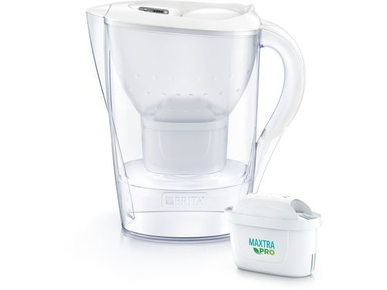 【商品説明】ブリタ（BRITA）のポット型浄水器は水道水を注ぐだけでミネラルウォーターのようなおいしさに。塩素やその他の味やにおいに影響する物質を除去。ペットボトルよりもサステナブルで経済的。ブリタを使うことで、使い捨てプラスチックごみの削減になります。飲用だけでなくお茶やコーヒー、炊飯や料理もよりおいしく。【仕様】●内容量：1個●浄水能力：16項目●カートリッジ1個＝総ろ過水量：150L●交換目安：4週間に1回（1日5．3L使用の場合）●成分（材質）：ASA樹脂、メタクリルスチレン●原産国：ドイツ●メーカー名：ブリタジャパン【備考】※メーカーの都合により、パッケージ・仕様等は予告なく変更になる場合がございます。【検索用キーワード】ブリタ　ぶりた　BRITA　マレーラ　まれーら　浄水ポット　ポット型浄水器　ピッチャー　浄水器　キッチン家電　浄水フィルター　カートリッジ　R353GNふたを外さず片手でカンタンに注水できる。スリムタイプで使いやすい。