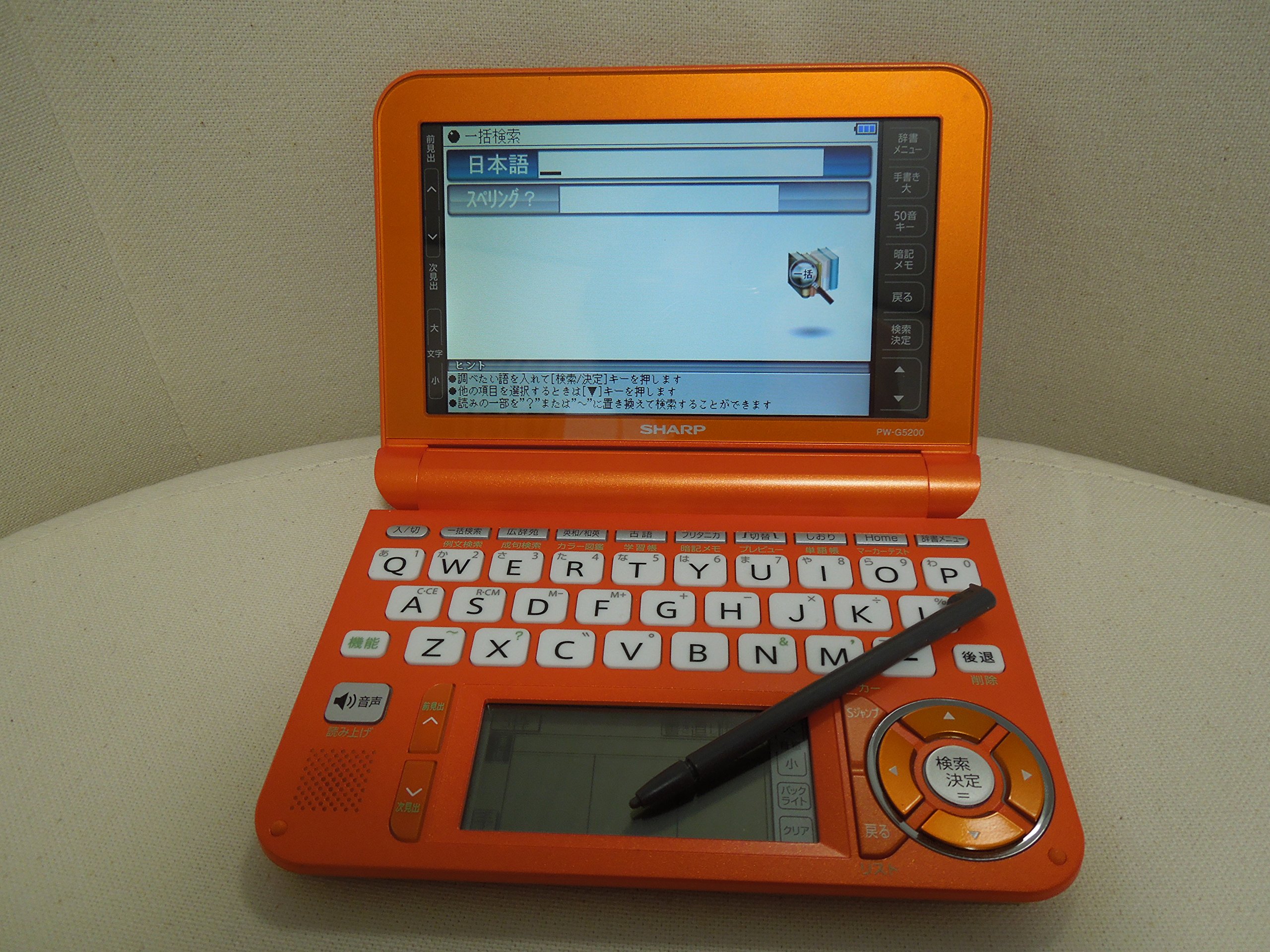 【メーカー名】シャープ(SHARP)【メーカー型番】【ブランド名】シャープ(SHARP)【商品説明】シャープ Brain カラー電子辞書 高校生向け オレンジ色 PW-G5200-D初期不良に関する返品商品到着から7日間以内に初期不良が発生した場合のみ、返品をお受けいたします。お客様都合のキャンセル・返品イメージと異なる、必要でなくなった等の理由によるキャンセル・返品は一切お受けしておりません。付属品に関する確認中古品は基本的に説明書、外箱、ドライバーインストール用CD-ROMは付属しておりません。特にレンタル落ちの商品には、収納BOXや特典類など一切の付属品がないことをご理解ください。また、商品名に「限定」や「保証」と記載があっても、特典や保証、ダウンロードコードは含まれておりません。掲載内容と付属品が異なる場合、受注前に内容確認のメールをお送りいたします。商品画像について掲載されている写真は代表画像です。実際の商品とは異なる場合がありますので、予めご了承ください。中古品の状態中古品はキズや汚れがある場合がありますので、その点をご理解いただける方のみご購入ください。在庫状況について他のモールでも販売しているため、ご注文のタイミングによっては商品がご用意できない場合があります。その場合、キャンセルのご連絡をさせていただきます。お客様には、これらの条件をご理解の上、お買い求めいただけますようお願い申し上げます。ご注文からお届けまで1．ご注文　　ご注文は24時間受け付けております2．注文確認ご注文後、注文確認メールを送信します3．在庫確認　多モールでも併売の為、在庫切れの場合はご連絡させて頂きます。　 ※中古品は受注後に、再メンテナンス、梱包しますのでお届けまで4〜10営業日程度とお考え下さい。4．入金確認　前払い決済をご選択の場合、ご入金確認後に商品確保・配送手配を致します。5．出荷 　配送準備が整い次第、出荷致します。配送業者、追跡番号等の詳細をメール送信致します。6．到着　出荷後、1〜3日後に商品が到着します。※離島、北海道、九州、沖縄は遅れる場合がございます。予めご了承下さい。他モール併売のため、万が一お品切れの場合はキャンセル連絡を致します。電話対応はしておりません。お問い合わせはメールにてお願いいたします。