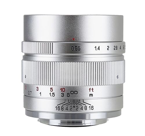 【中古】(未使用品)中一光学(ZHONG YI OPITCS) 単焦点レンズ SPEEDMASTER 35mm F0.95 II (富士フイルムXマウント)(シルバー)【メーカー名】【メーカー型番】【ブランド名】中一光学 14616579051 【商品説明】中一光学(ZHONG YI OPITCS) 単焦点レンズ SPEEDMASTER 35mm F0.95 II (富士フイルムXマウント)(シルバー)8群11枚（超高屈折率ガラスレンズ1枚、超低分散ガラスレンズ5枚）フォーカス:MF(マニュアルフォーカス)絞り:F0.95-F16、絞り羽根:9枚最短撮影距離:0.35mフィルター径:55mm初期不良に関する返品 商品到着から7日間以内に初期不良が発生した場合のみ、返品をお受けいたします。 お客様都合のキャンセル・返品 イメージと異なる、必要でなくなった等の理由によるキャンセル・返品は一切お受けしておりません。 商品画像について 掲載されている写真は代表画像です。実際の商品とは異なる場合がありますので、予めご了承ください。 在庫状況について 他のモールでも販売しているため、ご注文のタイミングによっては商品がご用意できない場合があります。 その場合、キャンセルのご連絡をさせていただきます。 上記ご理解の上、お買い求めいただけますようお願い申し上げます。 ご注文からお届けまで1．ご注文　　ご注文は24時間受け付けております 2．注文確認ご注文後、注文確認メールを送信します 3．在庫確認　多モールでも併売の為、在庫切れの場合はご連絡させて頂きます。　 ※中古品は受注後に、再メンテナンス、梱包しますのでお届けまで4〜10営業日程度とお考え下さい。 4．入金確認　前払い決済をご選択の場合、ご入金確認後に商品確保・配送手配を致します。 5．出荷 　配送準備が整い次第、出荷致します。配送業者、追跡番号等の詳細をメール送信致します。 6．到着　出荷後、1〜3日後に商品が到着します。 　※離島、北海道、九州、沖縄は遅れる場合がございます。予めご了承下さい。【ご注意】中古品につき、説明文に「特典あり」の記載があっても、特典は付属しません。ご了承ください。