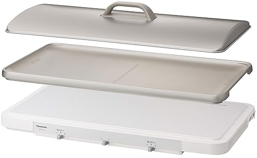 【中古】(非常に良い)パナソニック IHデイリーホットプレート ホワイト KZ-CX1-W【メーカー名】【メーカー型番】【ブランド名】パナソニック(Panasonic) ホットプレート 【商品説明】パナソニック IHデイリーホットプレート ホワイト KZ-CX1-W高さ約24%低減「片付けなくていい IH デイリーホットプレート」新開発薄型ターボファン搭載で薄型化を実現。テーブルに馴染むスマートなデザインです。2品同時調理ができ、焼きムラも抑える「ダブルIH熱源」食材に合わせ、左右異なる温度で2品同時調理が可能。さらに焼きムラを抑えて仕上げます。(専用プレート使用時)使いやすい「前面ツマミ操作」と安全性に配慮した「スタンバイモード」「前面ツマミ」で操作位置を分かりやすく。「スタンバイモード」は意図せずツマミに触れて加熱開始するのを防止します。コード長さ:1.9m※ご購入前にご確認ください ・中古品のため、状態や付属品に個体差がございます ・お客様都合による返品・キャンセルはお受けしておりません ・当店は複数モールで在庫を共有しているため、タイミングにより欠品となる場合がございます ■ 安心してご購入いただくために 当店では、商品を一点ずつ検品・動作確認のうえ出荷しております。 中古品ではございますが、できる限り安心してご使用いただける状態でお届けできるよう努めております。 ■ 付属品について 中古品のため、説明書・外箱・CD-ROM等は付属しない場合がございます。 また、商品名に「限定」や「保証」と記載があっても、特典や保証、ダウンロードコードは付属いたしません。 レンタル落ち商品につきましては、収納BOX・DVDケースもないものとしてお考えください。 掲載内容と付属品が異なる場合、受注前に内容確認のメールをお送りいたします。 ■ 商品画像について 掲載画像はイメージ画像または代表画像を使用しておりますので、あらかじめご了承ください。 ■ 商品の状態について 中古品のため、キズ・汚れ・使用感等がある場合がございます。あらかじめご理解のうえご購入をお願いいたします。 ■ 在庫について ご注文のタイミングにより、在庫切れとなる場合がございます。その際は誠に恐縮ですが、キャンセルのご案内を差し上げる場合がございます。 ■ ご注文からお届けまで 1．ご注文 ご注文は24時間受け付けております。 2．ご注文確認 ご注文後、当店より確認メールをお送りいたします。 3．在庫確認・出荷準備 当店では複数モールで併売しているため、ご注文後に在庫確認を行っております。 また、中古品は再点検・メンテナンス・梱包を行うため、発送まで4〜10営業日ほどお時間をいただきます。 4．出荷 発送後、配送業者および追跡番号をご案内いたします。 5．お届け 出荷後、通常1〜3日程度で到着いたします。 ※北海道・沖縄・離島はお時間をいただく場合がございます。 ■ 返品・キャンセルについて 【初期不良について】 商品到着後7日以内にご連絡いただいた場合に限り、返品・返金または交換対応をいたします。 【お客様都合による返品・キャンセル】 イメージ違い・不要になった等の理由による返品・キャンセルはお受けしておりません。【ご注意】中古品につき、説明文に「特典あり」の記載があっても、特典は付属しません。ご了承ください。