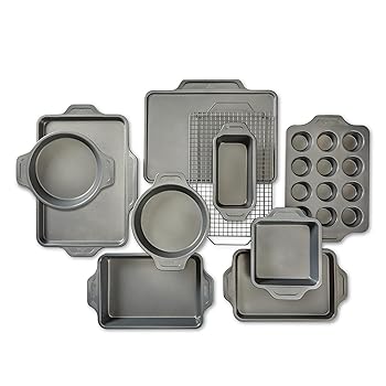 【中古】(非常に良い)All-Clad J257SA64 Pro-Release bakeware set, 10 piece, Grey【メーカー名】【メーカー型番】【ブランド名】All-Clad 耐熱皿・焼き型セット 【商品説明】All-Clad J257SA64 Pro-Release bakeware set, 10 piece, Grey商用グレードのアルミメッキスチール製で、歪みにくい(華氏450度までオーブン対応)。食品に安全なPFOA不使用のセラミック強化ノンスティック素材でコーティングされており、傷や汚れに強く、バッチごとに食品を簡単に放出します。快適で安全なグリップのための特大の統合ハンドル付き。プロのシェフや熱心な家庭料理人やパン屋向けの頼りになる調理器具ブランドです。最適なノンスティック性能を維持するために、プラスチック、シリコン、または木製ツールを使用し、手洗いをお勧めします。セット内容:ハーフシートパン(16インチ x 11インチ)、ノンスティック冷却&ベーキングラック(12インチx17インチ)、クッキーシート(18インチx14インチ)、12ウェルマフィンパン(14インチx11インチ)。 cm)、ラウンドケーキ2個 フライパン(9インチ)、長方形ベーキングパン(9インチx13インチ)、スクエアベーキングパン(8インチx8インチ)、クォーターシートパン(13インチx9インチ)、1ポンド。 ローフパン(8インチx4インチ)※ご購入前にご確認ください ・中古品のため、状態や付属品に個体差がございます ・お客様都合による返品・キャンセルはお受けしておりません ・当店は複数モールで在庫を共有しているため、タイミングにより欠品となる場合がございます ■ 安心してご購入いただくために 当店では、商品を一点ずつ検品・動作確認のうえ出荷しております。 中古品ではございますが、できる限り安心してご使用いただける状態でお届けできるよう努めております。 ■ 付属品について 中古品のため、説明書・外箱・CD-ROM等は付属しない場合がございます。 また、商品名に「限定」や「保証」と記載があっても、特典や保証、ダウンロードコードは付属いたしません。 レンタル落ち商品につきましては、収納BOX・DVDケースもないものとしてお考えください。 掲載内容と付属品が異なる場合、受注前に内容確認のメールをお送りいたします。 ■ 商品画像について 掲載画像はイメージ画像または代表画像を使用しておりますので、あらかじめご了承ください。 ■ 商品の状態について 中古品のため、キズ・汚れ・使用感等がある場合がございます。あらかじめご理解のうえご購入をお願いいたします。 ■ 在庫について ご注文のタイミングにより、在庫切れとなる場合がございます。その際は誠に恐縮ですが、キャンセルのご案内を差し上げる場合がございます。 ■ ご注文からお届けまで 1．ご注文 ご注文は24時間受け付けております。 2．ご注文確認 ご注文後、当店より確認メールをお送りいたします。 3．在庫確認・出荷準備 当店では複数モールで併売しているため、ご注文後に在庫確認を行っております。 また、中古品は再点検・メンテナンス・梱包を行うため、発送まで4〜10営業日ほどお時間をいただきます。 4．出荷 発送後、配送業者および追跡番号をご案内いたします。 5．お届け 出荷後、通常1〜3日程度で到着いたします。 ※北海道・沖縄・離島はお時間をいただく場合がございます。 ■ 返品・キャンセルについて 【初期不良について】 商品到着後7日以内にご連絡いただいた場合に限り、返品・返金または交換対応をいたします。 【お客様都合による返品・キャンセル】 イメージ違い・不要になった等の理由による返品・キャンセルはお受けしておりません。【ご注意】中古品につき、説明文に「特典あり」の記載があっても、特典は付属しません。ご了承ください。