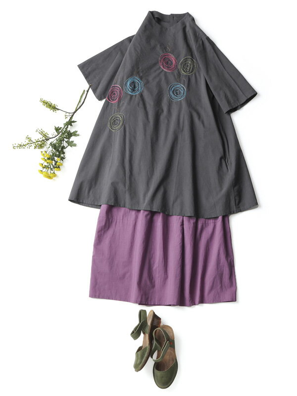 風船の刺繍 コットン ブラウス プルオーバー（ チャコール ） 春 梅雨 夏 春夏 SS 肌寒 冷房 冷え 対策 羽織り チロリアン 刺繍 刺しゅう コスパ コーデ力 着回し 日常 おしゃれ オシャレ 20代 30代 40代