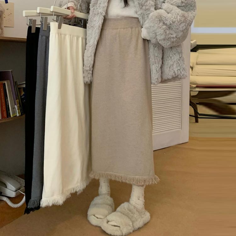 Cocolon 楽天市場店のスカート レディース ストレートスカート 裾タッセル おしゃれ ロング丈 秋冬 体型カバー ロングスカート ボトムス マキシ丈 ニットスカート ロング ウエストゴム 無地 シンプル 大きいサイズ かわいい 通勤 通学 きれいめ 韓国ファッション 可愛い 着瘦せ｜アングル2