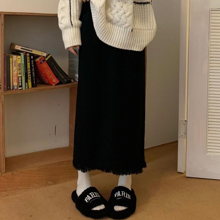 Cocolon 楽天市場店のスカート レディース ストレートスカート 裾タッセル おしゃれ ロング丈 秋冬 体型カバー ロングスカート ボトムス マキシ丈 ニットスカート ロング ウエストゴム 無地 シンプル 大きいサイズ かわいい 通勤 通学 きれいめ 韓国ファッション 可愛い 着瘦せ｜アングル3