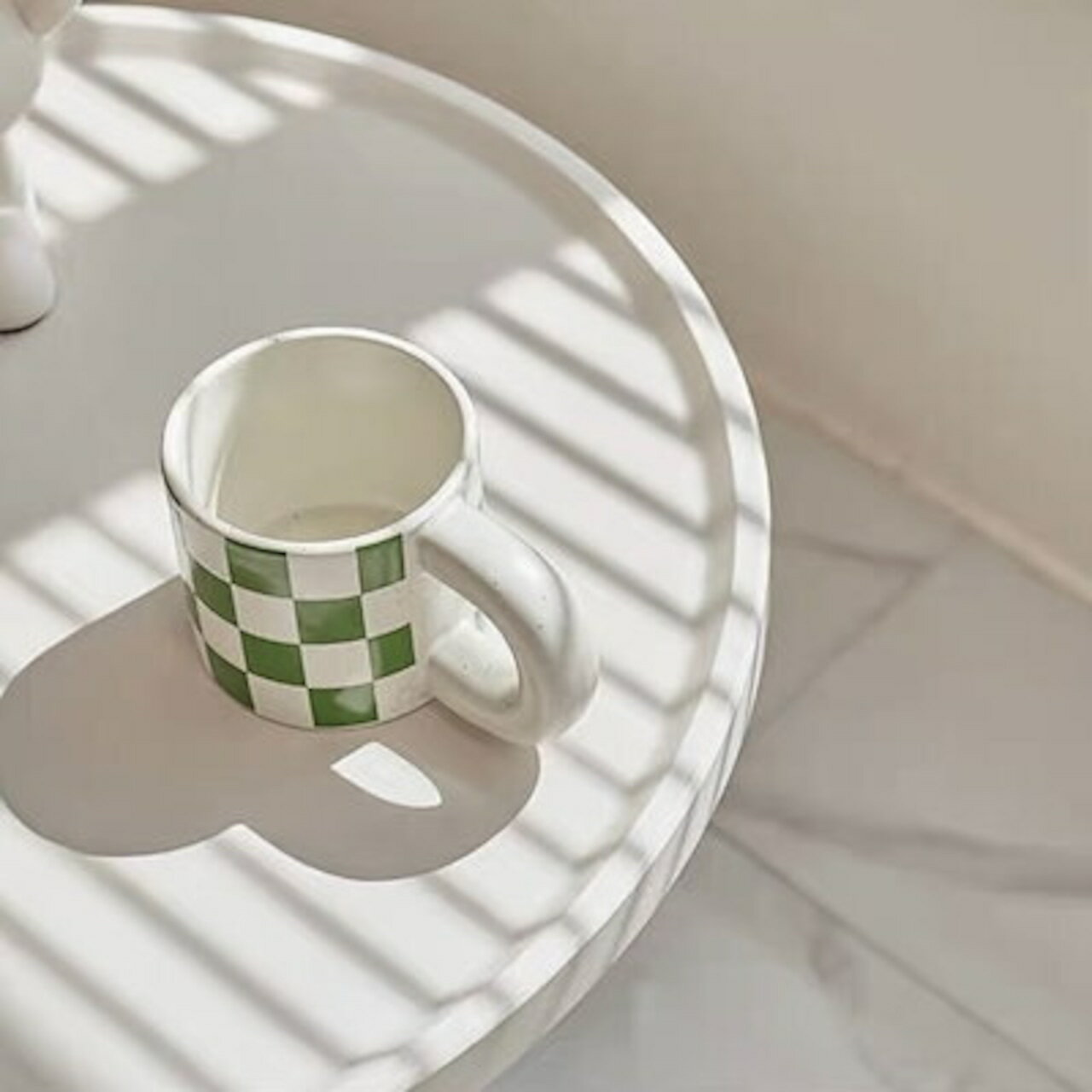 ラウンドサイドテーブル 直径50cm 高さ53cm ホワイト × シルバー 丸型 モダン シンプル 韓国インテリア 北欧インテリア ナイトテーブル ソファサイド デスク コーヒーテーブル おしゃれ [2]