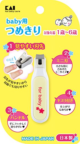 カジュアルマルチカラー/1個 (x 1)/KF-0126・パッケージ個数:1・赤ちゃん用の小さな爪切り1歳?5歳の赤ちゃんの、小さくて柔らかい爪用に作られた爪切りです。for babyと書かれた温かみのあるデザインも心を和ませます。・小さな爪に合わせたミニ刃を採用刃は小さいながらもしっかりきれるステンレスのミニ刃を仕様。Sサイズ相当の幅のカーブ刃で、小さな爪も端までしっかり切ることができます。・対面で切ってあげることを想定したつくりに刃の形状は、対面できることを想定して、出っ歯型に仕上げました。刃先を見やすいつくりにしているのも、爪切りしやすいポイントです。・小さいながらもハンドルは持ちやすいよう設計刃先は赤ちゃん用ですが、持ち手は幅広くし、大人の手に馴染むサイズに設計。手にフィットして持ちやすく、安定感があります。・仕上がりを変えるヤスリ付き小さい爪に合わせた細幅のヤスリが付いているので、仕上げまでを行うことが可能。滑らかな爪に整えます。●刃先が見えやすいから、対面でも切りやすいベビー用ツメキリ。