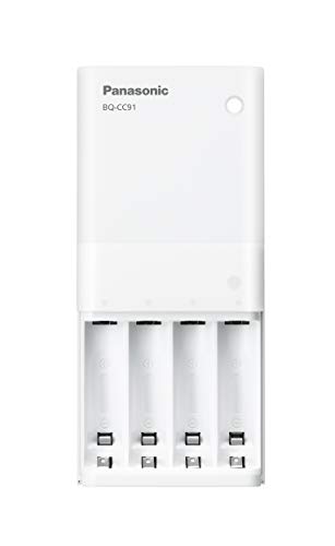 ・ホワイト BQ-CC91・・Color:ホワイトPatternName:標準充電器・USB経由での充電池を充電。センシング充電機能搭載（予備充電機能、乾電池充電防止）。・モバイルバッテリー機能付き。停電などもしもの際は、家じゅうの単3形電池を使って出力可能。充電池はもちろん、乾電池でもスマホへ給電可能。・もしもの時にはLEDライトとしても使える。・充電可能本数：単3形1〜4本、単4形1〜4本の合わせて4本まで充電可能（充電式エボルタ、エネループ対応）・当社のニッケル水素電池以外は充電しないこと。電池の液もれや発熱、破裂、発火の原因になります。説明 USB経由での充電池を充電。センシング充電機能搭載（予備充電機能、乾電池充電防止） ・モバイルバッテリー機能付き。 停電などもしもの際は、家じゅうの単3形電池を使って出力可能。充電池はもちろん、乾電池でもスマホへ給電可能。種類、容量の違う電池を入れても出力できるのはBQ-CC87・CC91・BH-BZ40だけの機能で、他の機器での混合使用はお控え下さい。 ・もしもの時にはLEDライトとしても使える。