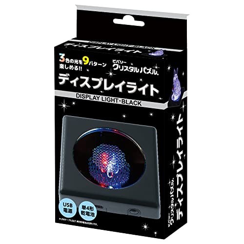 -/Pack of 1/LED-004・Size:Pack of 1・3色の光を9パターン楽しめるディスプレイライト・ディスプレイライトを使用するとクリスタルパズルをより美しく演出することが出来ます。・ボタンを押すごとに赤・青・白の3色の光で9パターンのライティングを楽しめます。・USB電源、単4形乾電池（3本、別売り）両方使用可商品紹介 〜仕様〜 ●本体サイズ：W95×H19×D95 ●LED発光パターン：9パターン ●連続発光時間：約24時間（アルカリ電池使用時） ●材質：本体/ABS樹脂、ライトカバー/AS樹脂 〜ご使用方法〜 入力端子：USB Type-C USBと電池が同時に電池供給した場合、USBが優先になります。 《切替スイッチ：ON/OFFボタン式》 本体側面のスイッチは、1回押すごとに点灯と消灯の操作ができ、赤・青・白と順番に発光パターンが変化します。 USBケーブル及び、単4形電池は別売りです。 安全警告 無し