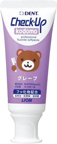 パープル/60グラム (x 1)/-・Size:60グラム (x 1)・パッケージ個数:1・商品サイズ (幅×奥行×高さ) :3.3×5.1×12.7cm・内容量:60g商品紹介 フッ素が再石灰化を促進し、う蝕（ムシ歯）の発生・進行を予防します。 ・やわらかいペーストなので、口腔内のすみずみまでフッ素が広がります。 ・泡立ちが少なく、やさしい香味なので、少量の水ですすげます。 低研磨性なので、歯や歯肉にやさしい。 原材料・成分 ソルビット液、PG、無水ケイ酸A、香料、キシリトール、サッカリンNa、無水ケイ酸、キサンタンガム、ポリアクリル酸Na、ヤシ油脂肪酸アミドプロピルベタイン液、ラウリル硫酸Na、酸化Ti、フッ化ナトリウム、パラベン、ヒドロキシエチルセルロースジメチルジアリルアンモニウムクロリド 使用方法 少量の水を使って歯を磨きます。 安全警告 発疹などの異常が現れたときは使用を中止し、商品を持参して医師に相談してください歯科医師・歯科衛生士の指導のもとにお使いください。