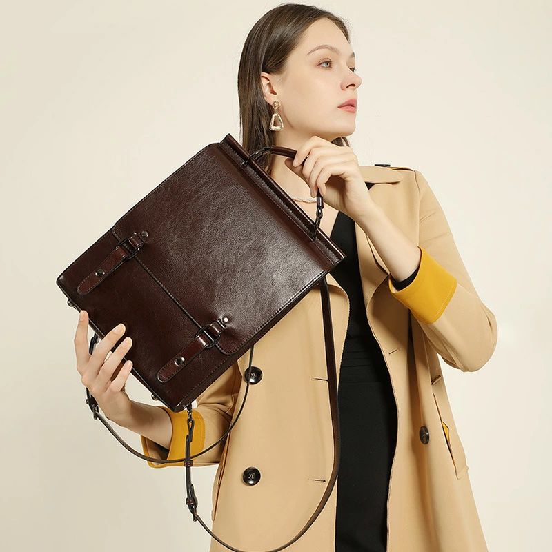 レディース ショルダーバッグ 軽い 2way リュック 通学 通勤ビジネスバッグ 大人 A4 大容量 軽量 男女兼用 リュック 本革 牛革