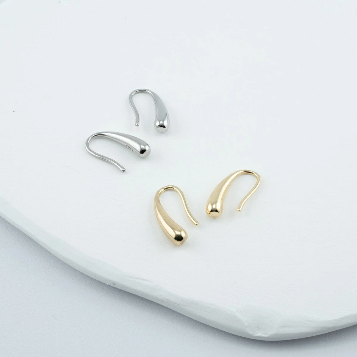 ピアス しずく フックピアス ドロップ 大人 おしゃれ 上品 ギフト シルバー ゴールド 揺れる プレゼン..