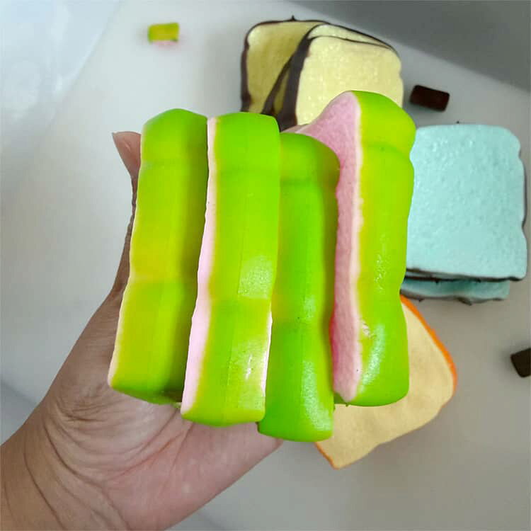 TPR素材 11個セット 工作 スクイーズの皮 手作りスクイーズキット 食パンモチーフ DIYスクイーズ 11個セット オリジナルスクイーズ制作 ぷにぷに もちもち 感触おもちゃ ハンドメイド 握るおもちゃ 空ボール フードモチーフ 子供 キッズ coconut1992-10004769 ココナッツカンパニー サンプル画像2