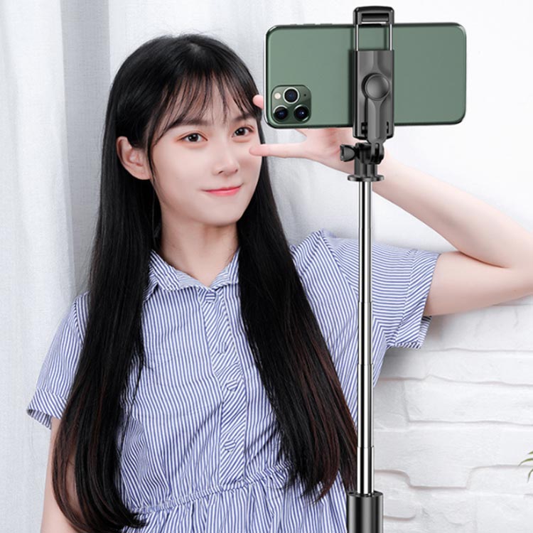 スマホ 一脚 美顔LEDライト付き 無線 セルカ棒 三脚 Bluetooth GoPro対応 持ち運び...