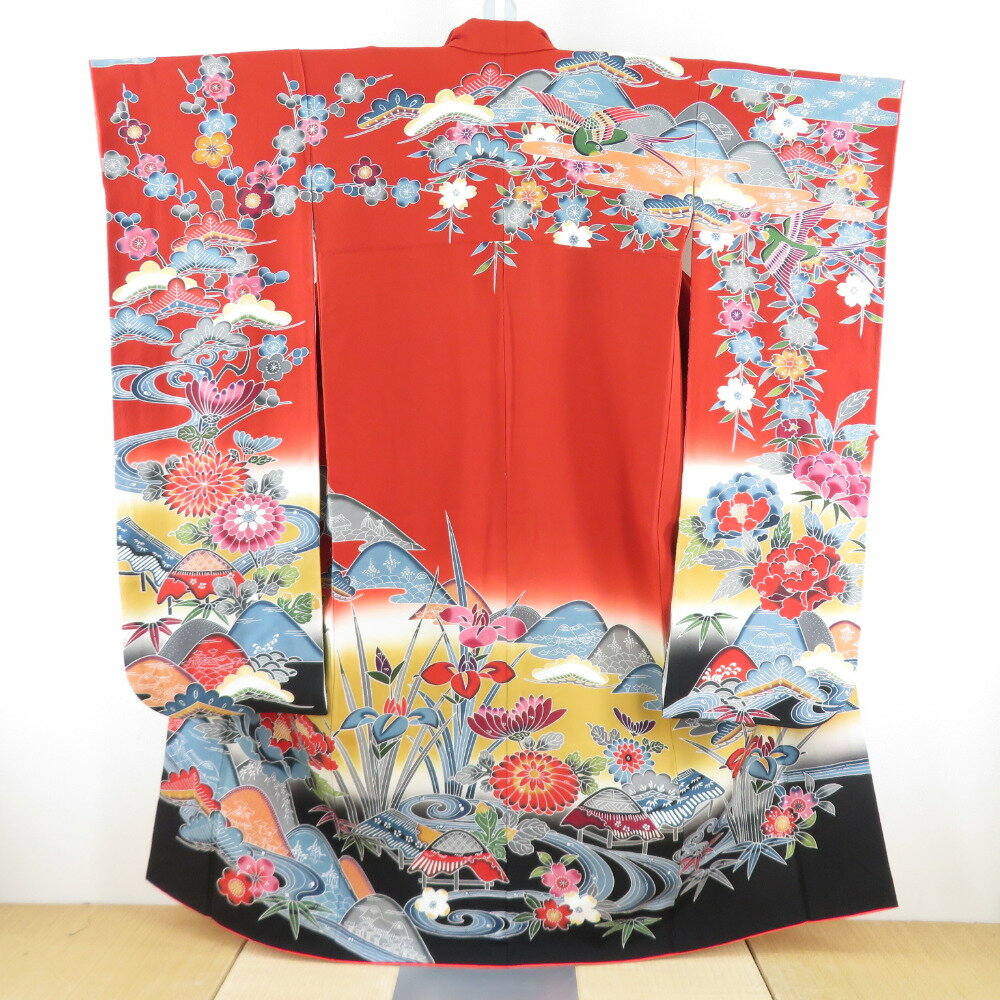 Rakuten - 振袖 紅型 風景模様 松竹梅 鳥に流水文様 正絹 袷 広衿 朱色x黒色 ぼかし 成人式 卒業式 フォーマル 仕立て上がり着物 身丈158cm 【中古】