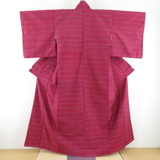 紬 着物 横縞文様 紫色 袷 広衿 正絹 カジュアル着物 仕立て上がり 身丈155cm 紬 着物 横縞文様 紫色 袷 広衿 正絹 カジュアル着物 仕立て上がり 身丈155cm