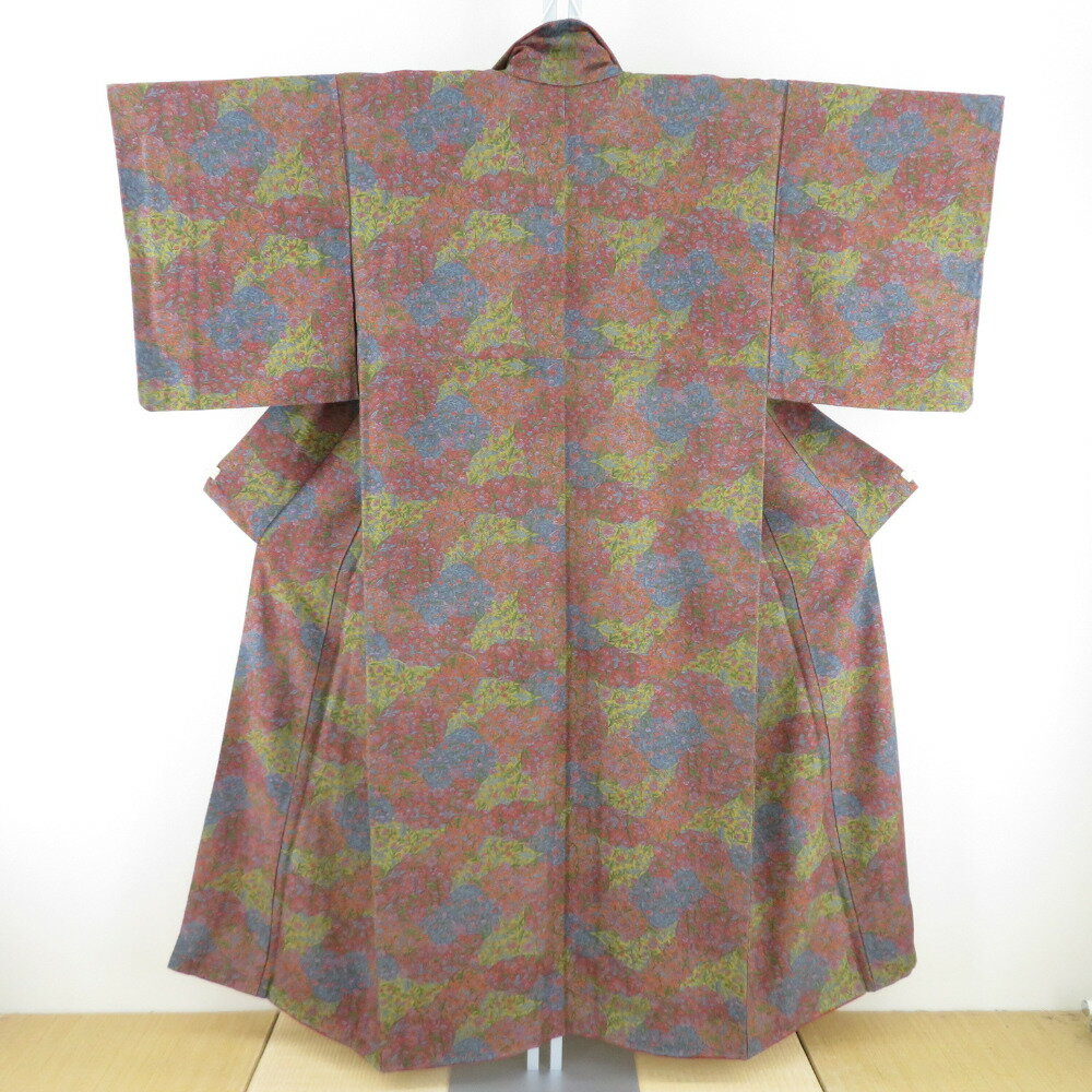小紋 裂取りに花文様 袷 広衿 赤茶色 正絹 仕立て上がり カジュアル着物 身丈150cm【中古】