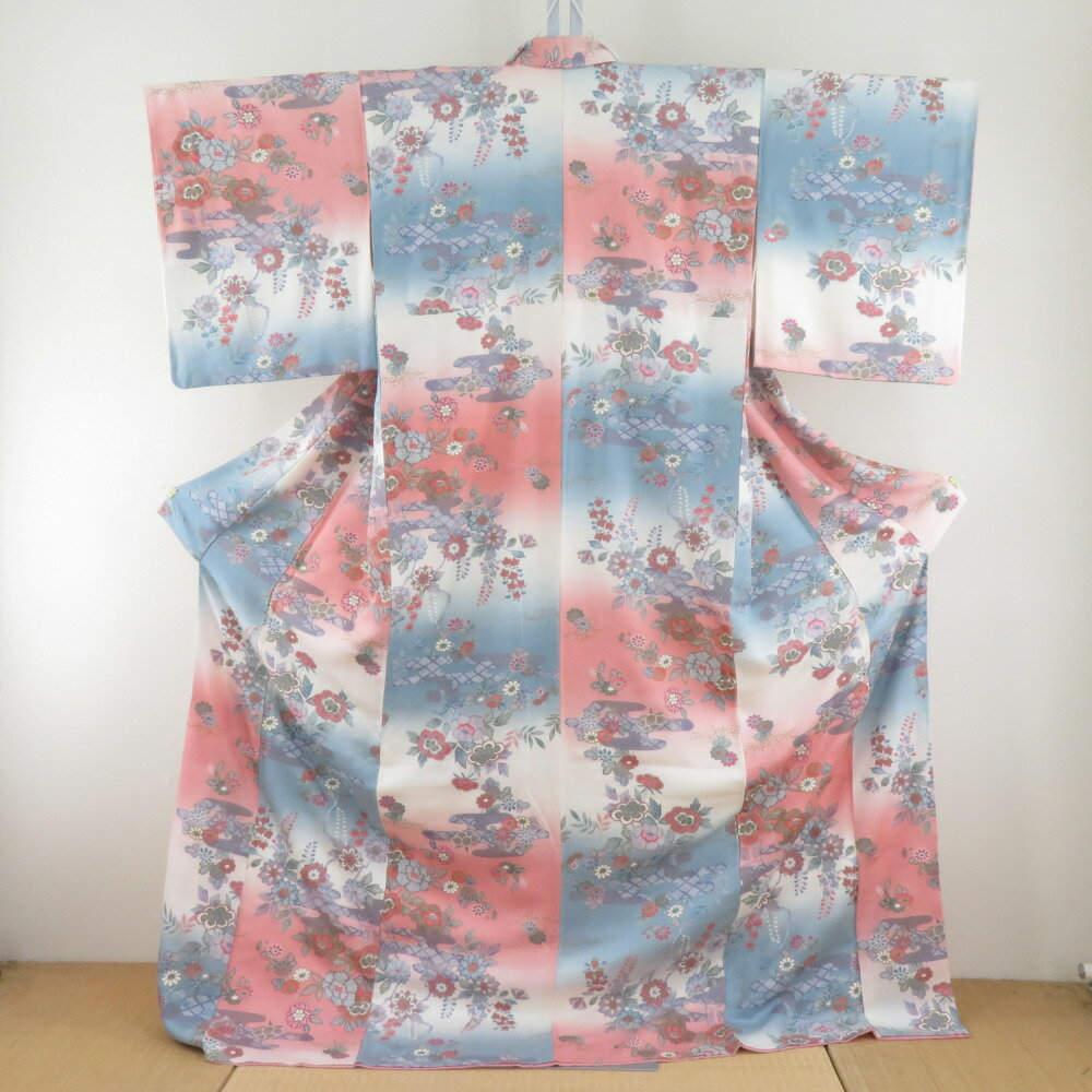 小紋 霧に花模様 ぼかし染め 青xピンク 箔入り 紗綾形地紋 金x銀 袷 広衿 正絹 仕立て上がり カジュアル着物 身丈173cm【中古】