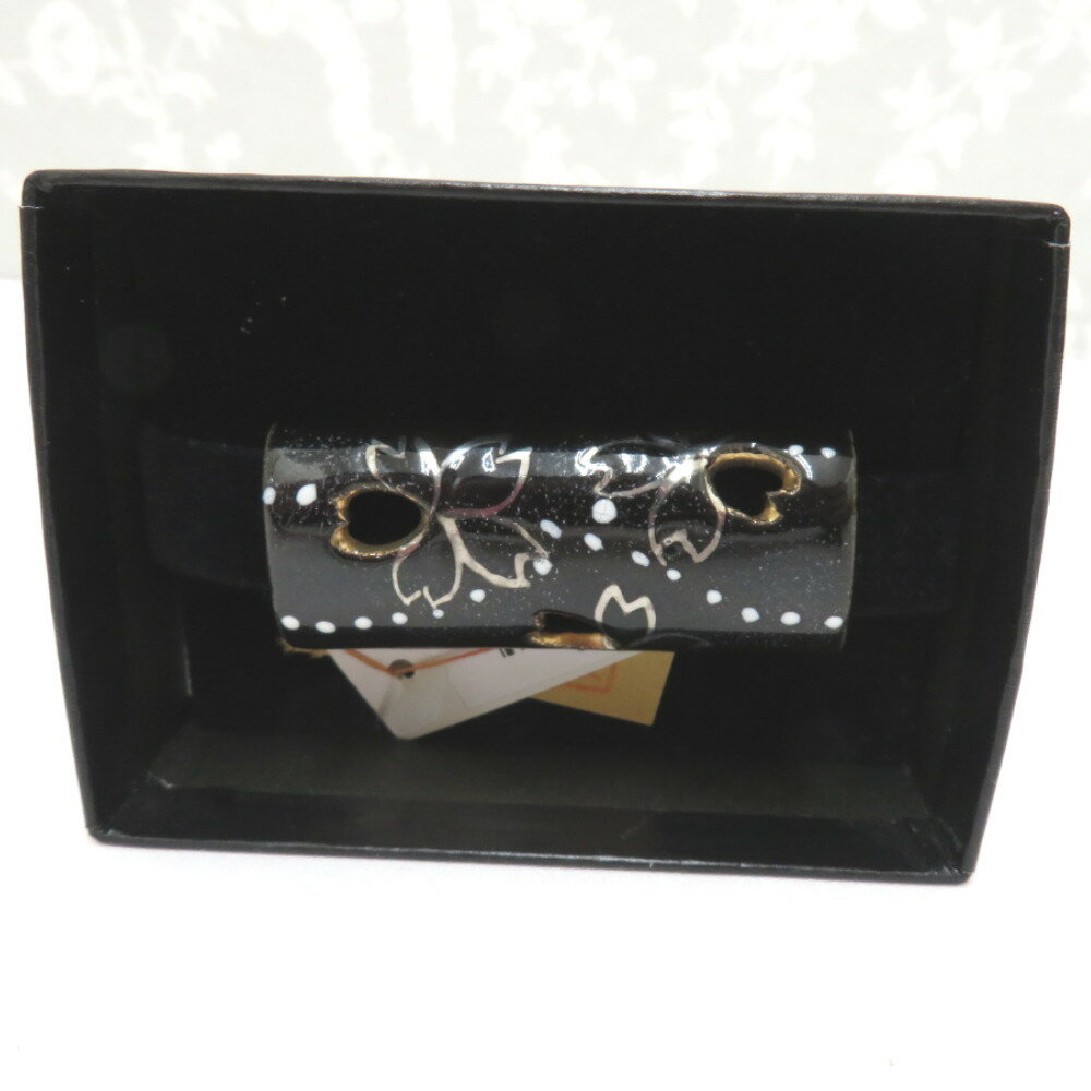 和小物 京焼 竹精陶苑 趣楽座 帯留め 筒型 透かし彫り 陶器 桜 黒 箱有 帯どめ 未使用品【中古】