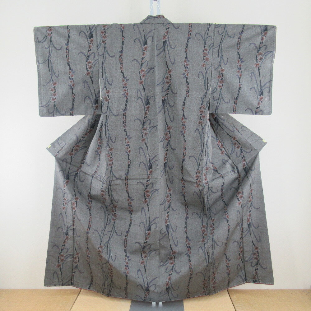 紬 着物 灰色x紫色x赤色 花模様 袷 バチ衿 正絹 仕立て上がり着物 身丈160cm【中古】