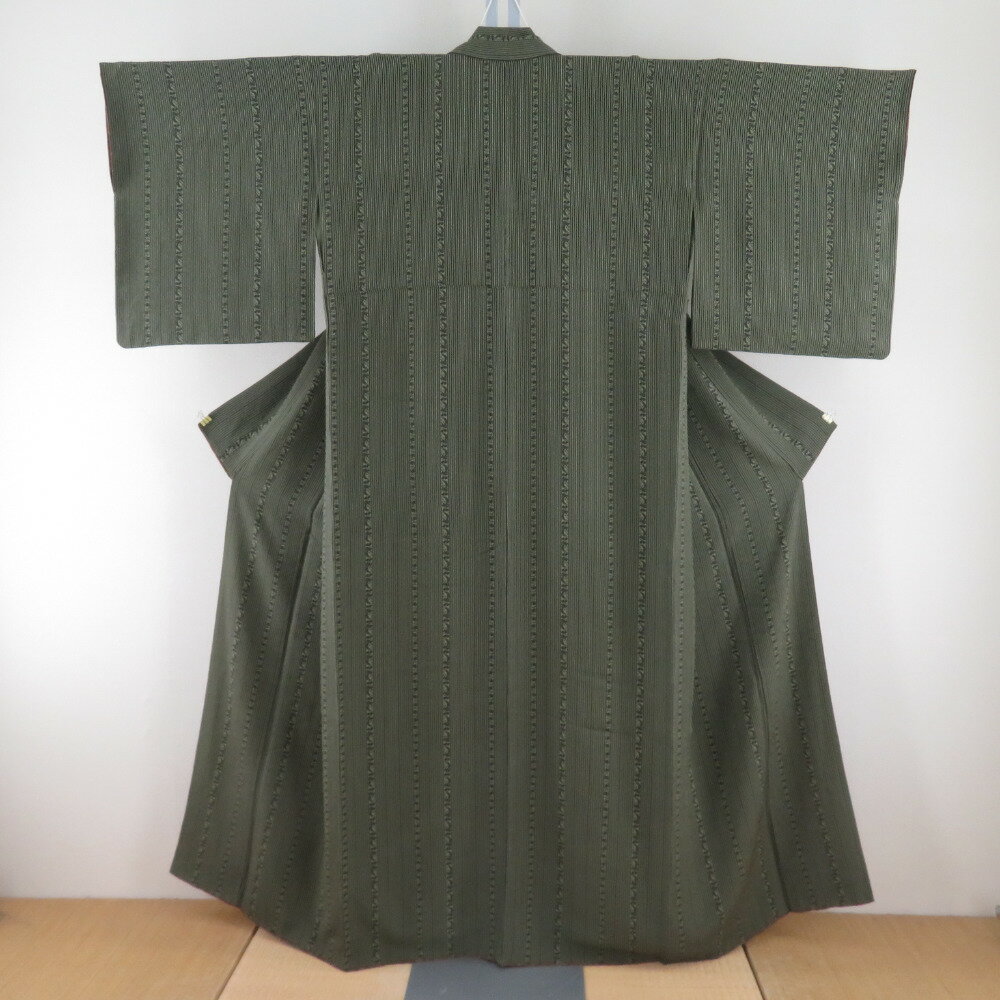 小紋 緑色x黒色 縦縞に唐草花模様 正絹 広衿 仕立て上がり着物 身丈155cm【中古】