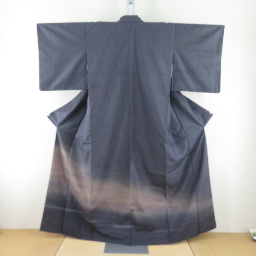 紬 着物 大島紬 色大島 訪問着 チャコールグレー 霞模様 袷 広衿 正絹 裄長め 仕立て上がり着物 身丈159cm【中古】