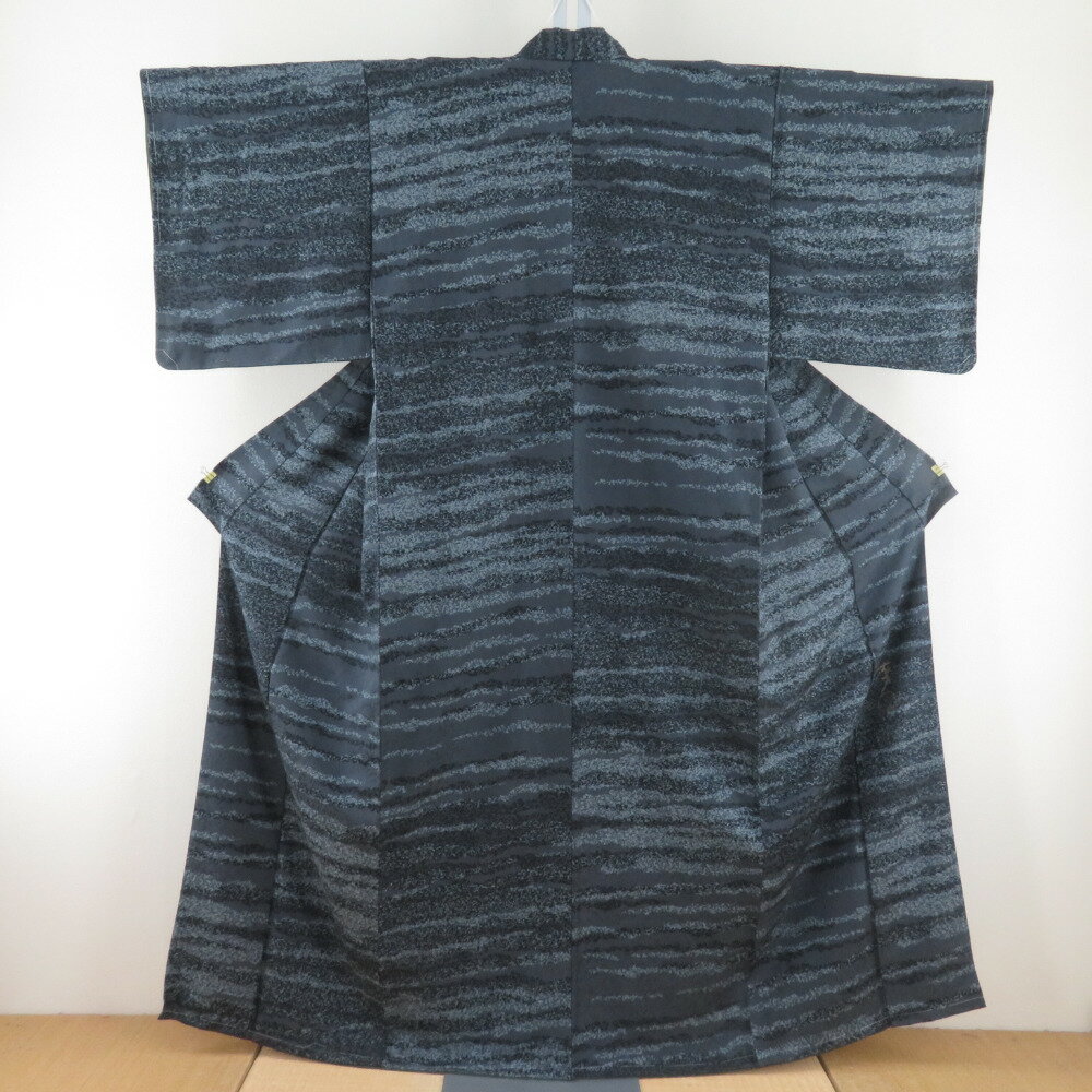 ＜銀の斧＞正絹・しつけ付作家物・色無地袷着物・現代サイズ・抹茶色・ふくれ織・吉祥文様 裄のある着物 | きじばとや