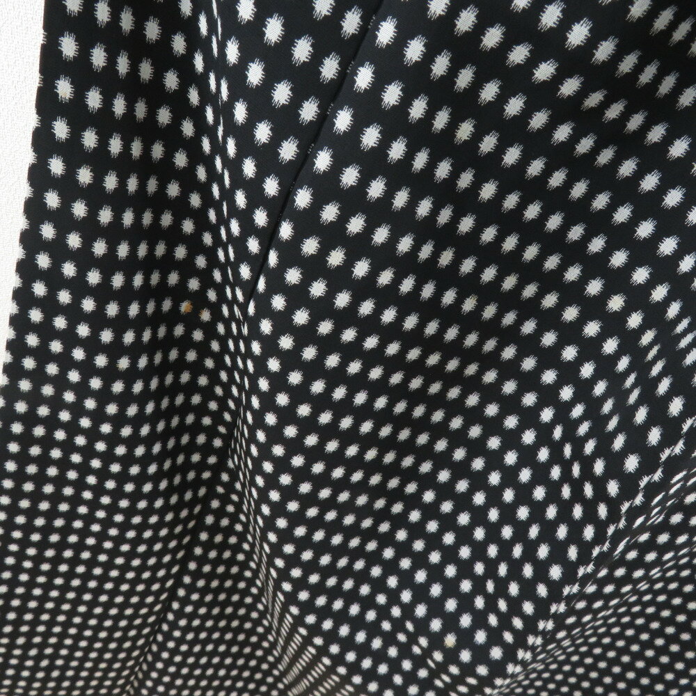 紬 着物 アンティーク 御召 ドット柄 黒色 袷 バチ衿 正絹 昭和レトロ 昔着物 身丈150cm【中古】