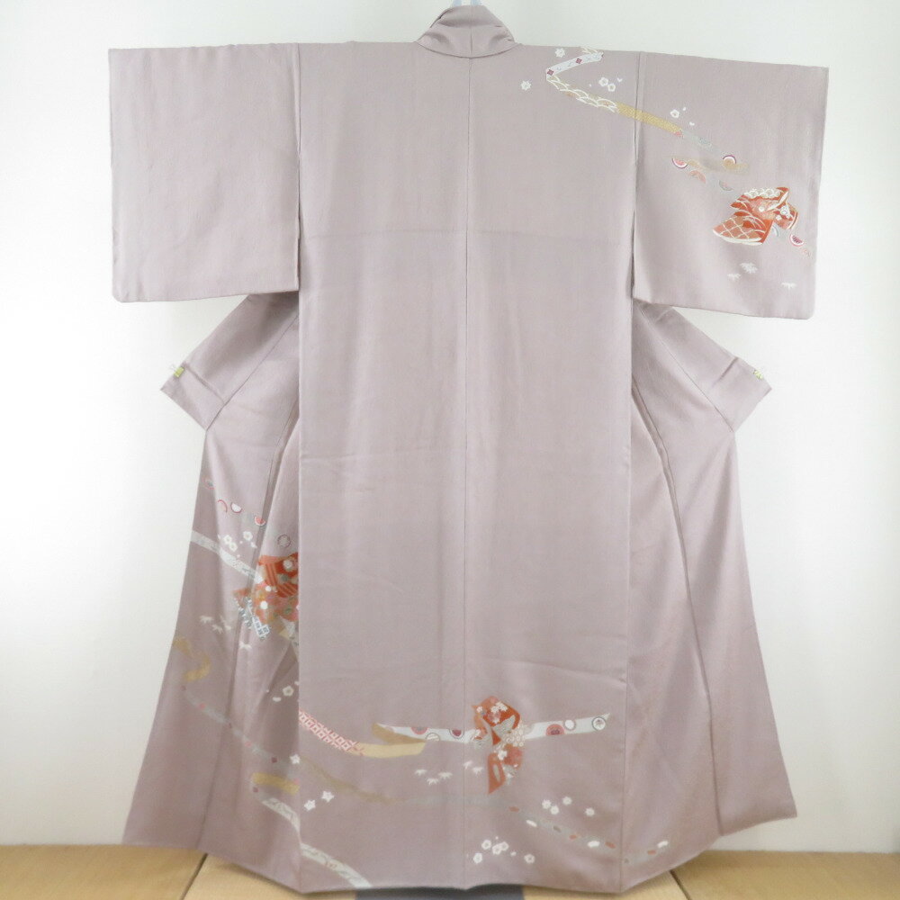 Rakuten - 訪問着 箔 刺繍 誰が袖文様 紫色 袷 広衿 正絹 紋なし 仕立て上がり着物 身丈153cm【中古】