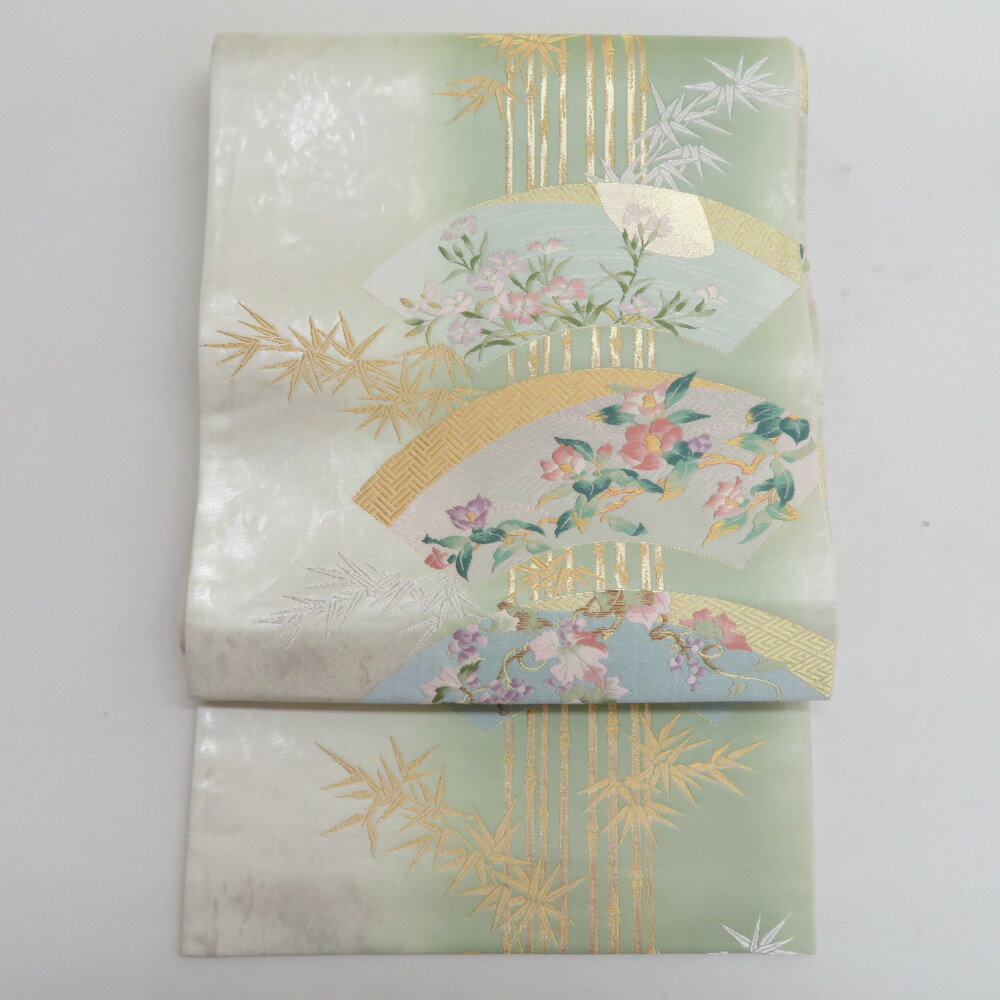 袋帯 正絹 薄緑色x金色 金糸銀糸 パステル系 引き箔 四季地紙文に竹 六通柄 フォーマル 礼装 長さ440cm【中古】