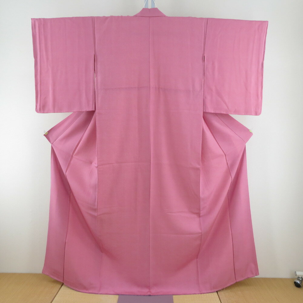 商品コードki8345AB アイテム江戸小紋 対象レディース カラー ピンク色 x 白色 品質表示正絹 サイズ 身丈(肩から)：161cm裄丈：66cm袖丈：52cm前幅：23cm後幅：29.5cm 保証期間初期不良（到着から1週間）のみ 商品状態 状態ランク 5：目立った傷や汚れなし 全体 状態は良好です。 商品説明 ピンク色で可愛らしい江戸小紋でございます。