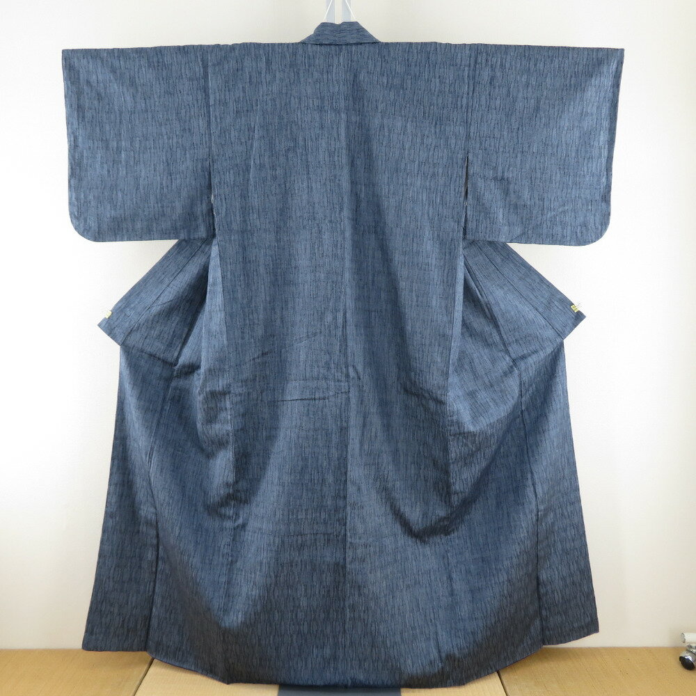Rakuten - 紬 着物 青色x紺色 縦縞模様 袷 バチ衿 正絹 カジュアル 仕立て上がり 身丈158cm【中古】