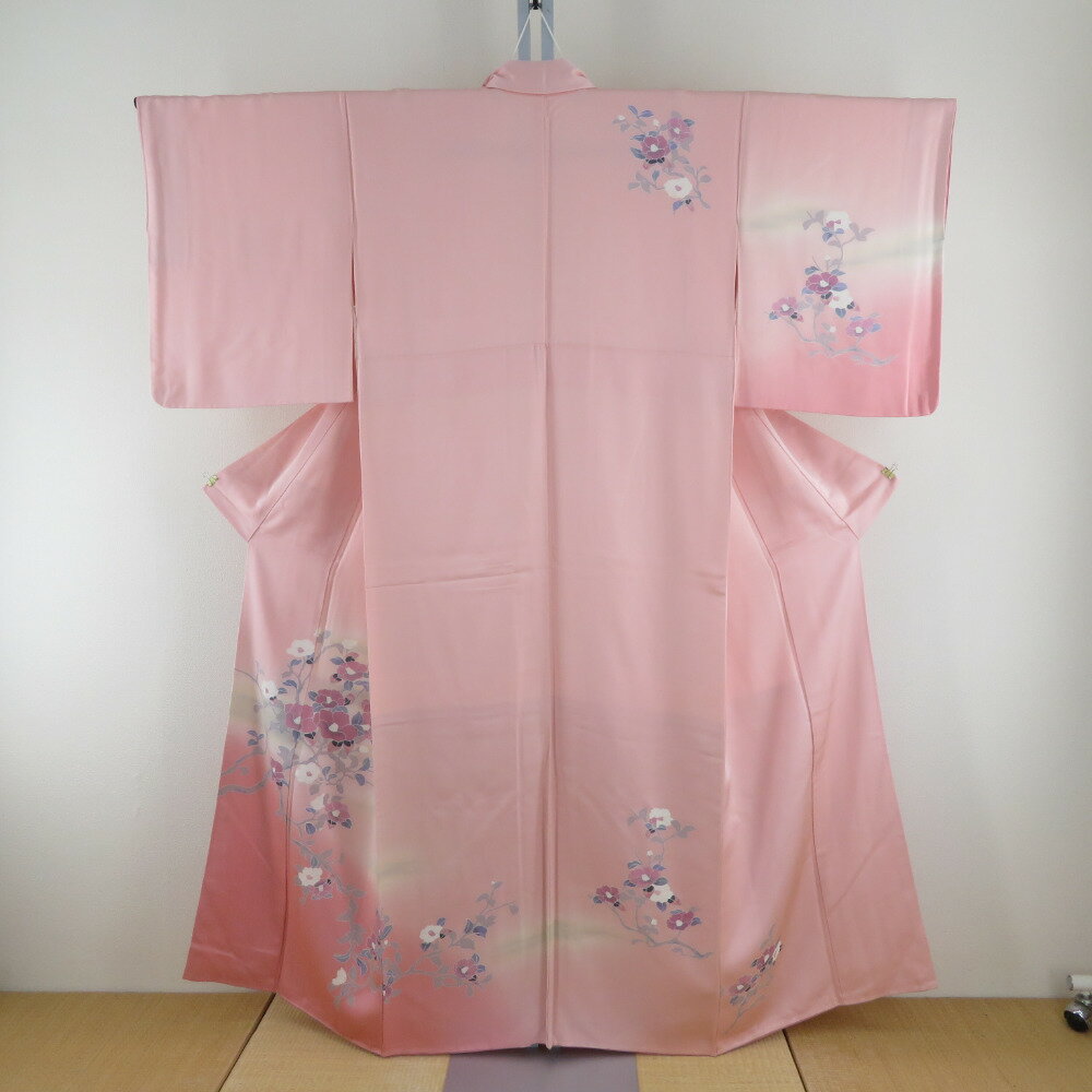 付下げ 袷 薄ピンク色x灰色x薄青色 パステル系 椿紋様 広衿 正絹 仕立て上がり着物 身丈154cm【中古】