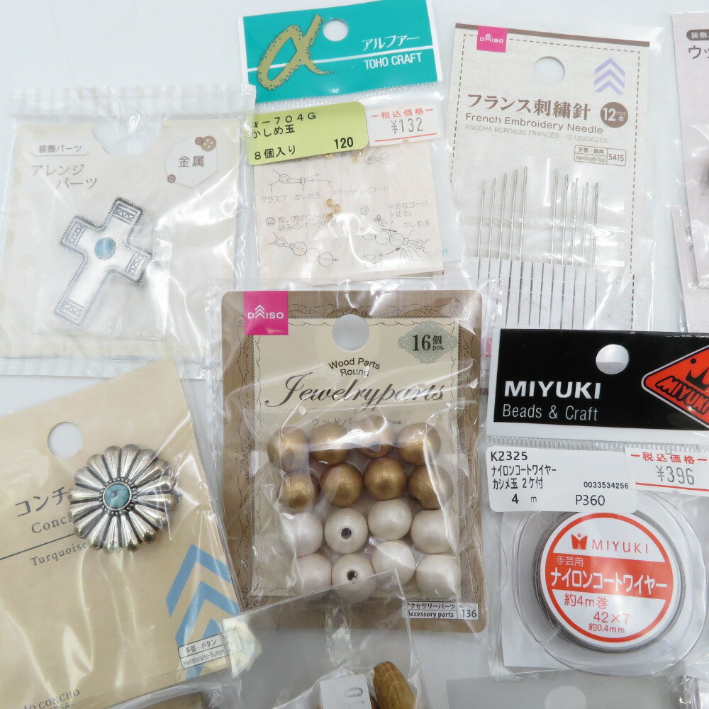 DAISO (ダイソー) 裁縫道具 【まとめ売り】 36点セット ウッドボタン アレンジパーツ アンティークボタン ビーズ かしめ玉 装飾パーツ 手芸 ハンドメイド 未使用品【中古】