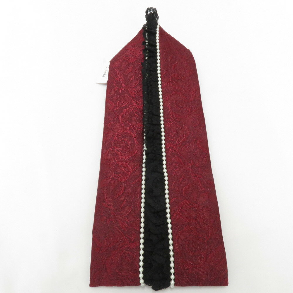 商品コードki8746AB アイテム重ね襟 対象レディース カラー 深紅×黒 サイズ 保証期間初期不良（到着から1週間）のみ 商品状態 状態ランク N：新品・新古品 商品説明 衿元を華やかにしてくれる重ね衿です。 やや光沢のあるローブデコルテ調の地模様がとても上品な印象のお品です。 レースとパールが可愛らしい華やかさです。 着物や帯の色に合わせてコーディネートして、自分だけのオシャレをお楽しみください。 ★画像はできるだけ実物に近いように撮影しておりますが、光の加減やお使いのブラウザ環境などにより見え方が違う場合があることを予めご理解の上ご購入をお願い致します。