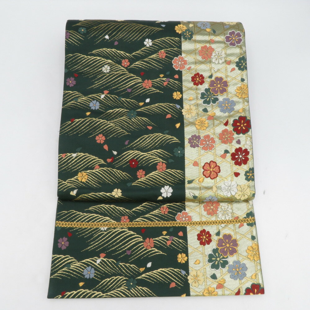 袋帯 グリーン系 深緑色x金色x多色 金糸 小桜に波と籠目紋様 六通柄 正絹 仕立て上がり 着物帯 長さ432cm【中古】