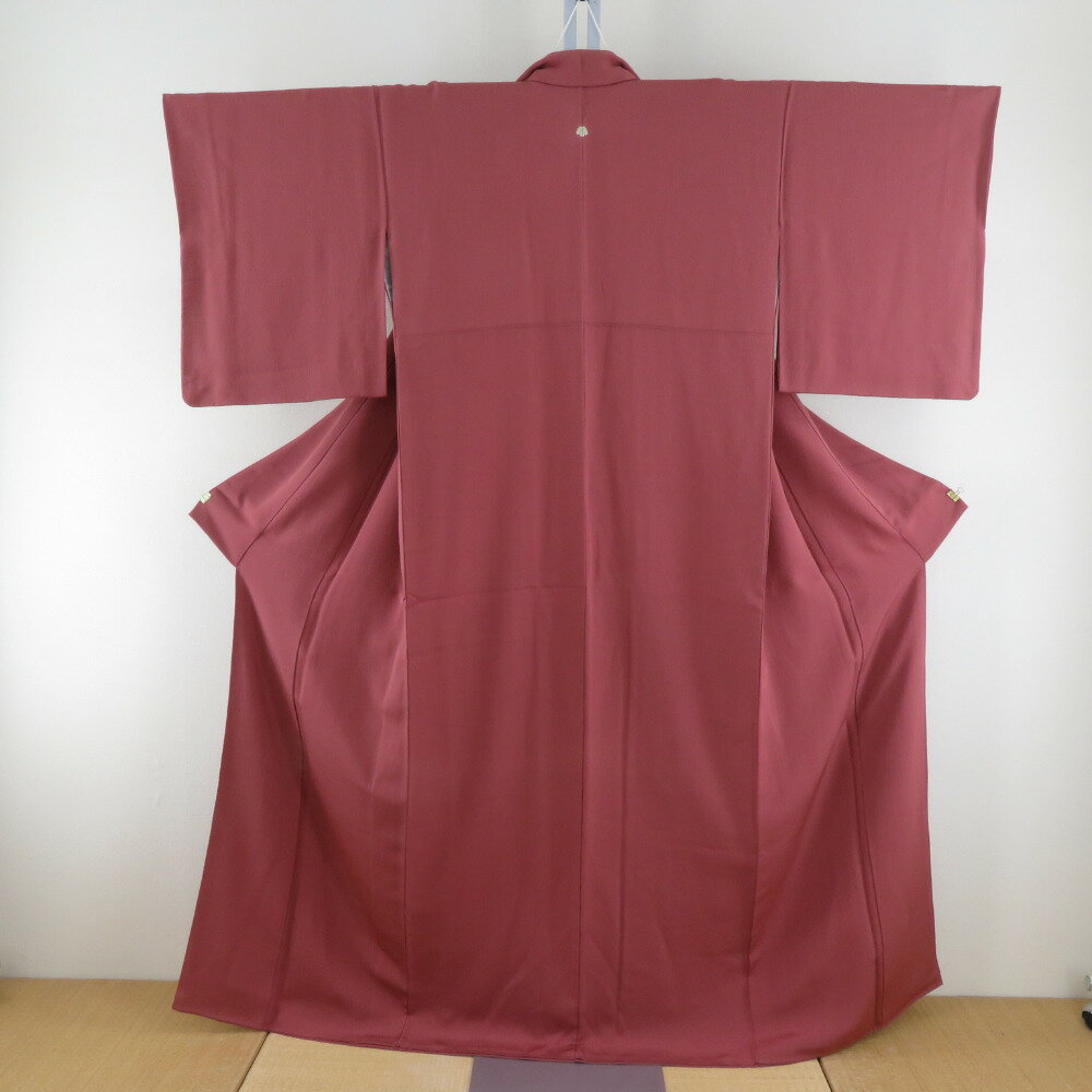 Rakuten - 色無地 袷 広衿 正絹 エンジ色 蔦紋 仕立て上がり 身丈161cm【中古】