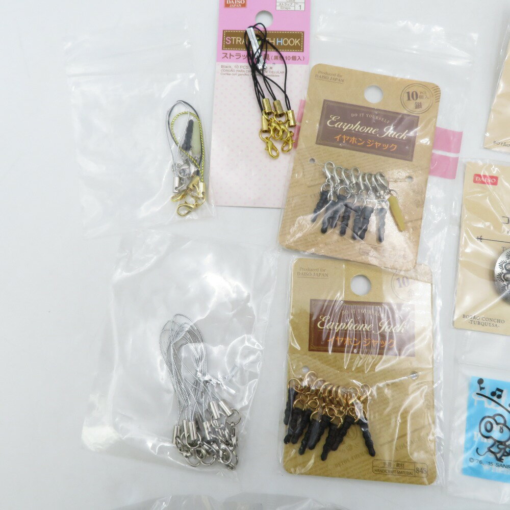 DAISO (ダイソー) 裁縫道具 【まとめ売り】 裁縫道具 がま口 キスロック 口金パーツ ボタン ストラップ イヤホンジャック 手芸用 ハンドメイド素材 手芸素材 未使用品【中古】