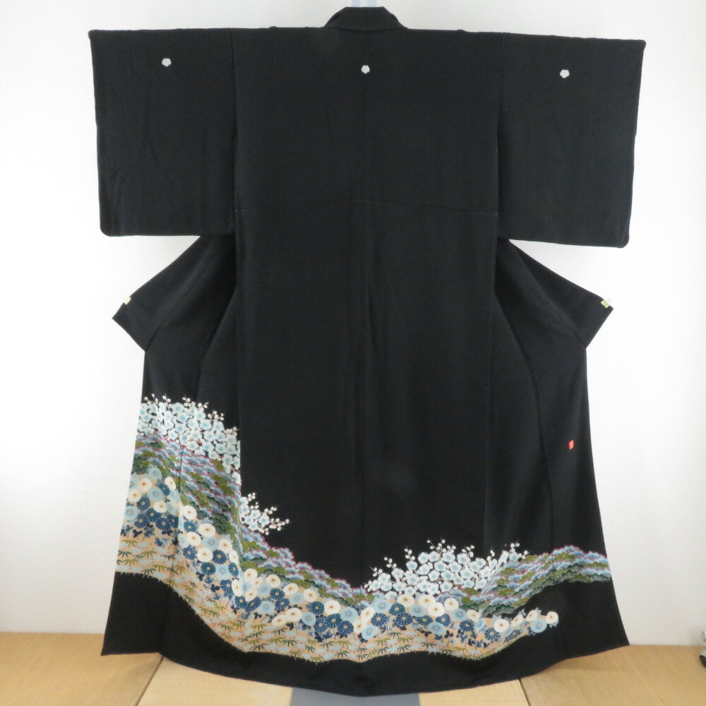 黒留袖 松竹梅に菊文様 蔦紋 正絹 落款入り 比翼 袷 広衿 礼装着物 フォーマル 仕立て上がり 身丈158cm【中古】