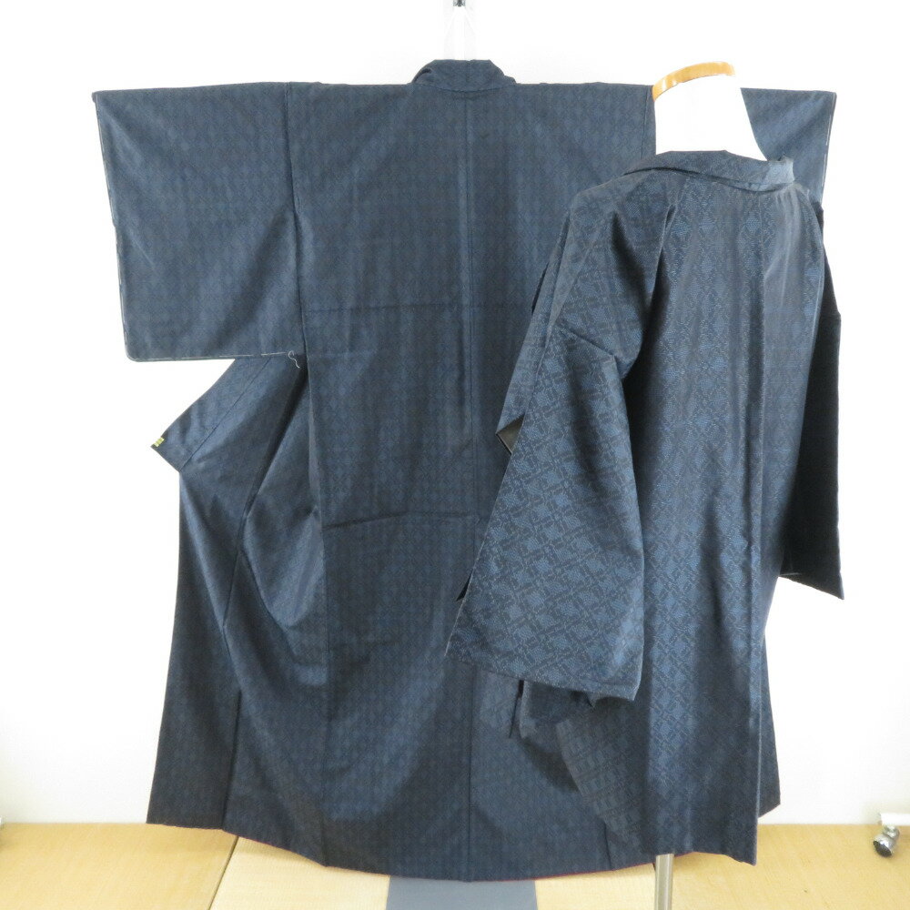 Ｓお仕立て上がり正絹大島紬アンサンブル　紺地に花唐草模様　羽織 国内仕立て オーダー着物と羽織 アンサンブル 正絹 大島紬 紺 | 男着物