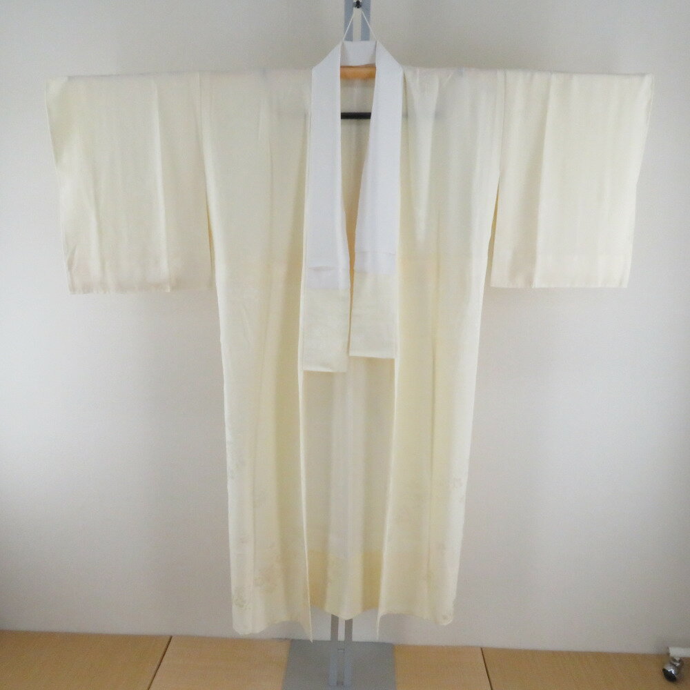 商品コードki8933AB アイテム襦袢 対象レディース カラー クリーム色 x 白色 品質表示絹 サイズ 身丈(肩から)：132cm裄丈：66cm袖丈：47.5cm前幅：30cm後幅：32cm 保証期間初期不良（到着から1週間）のみ 商品...