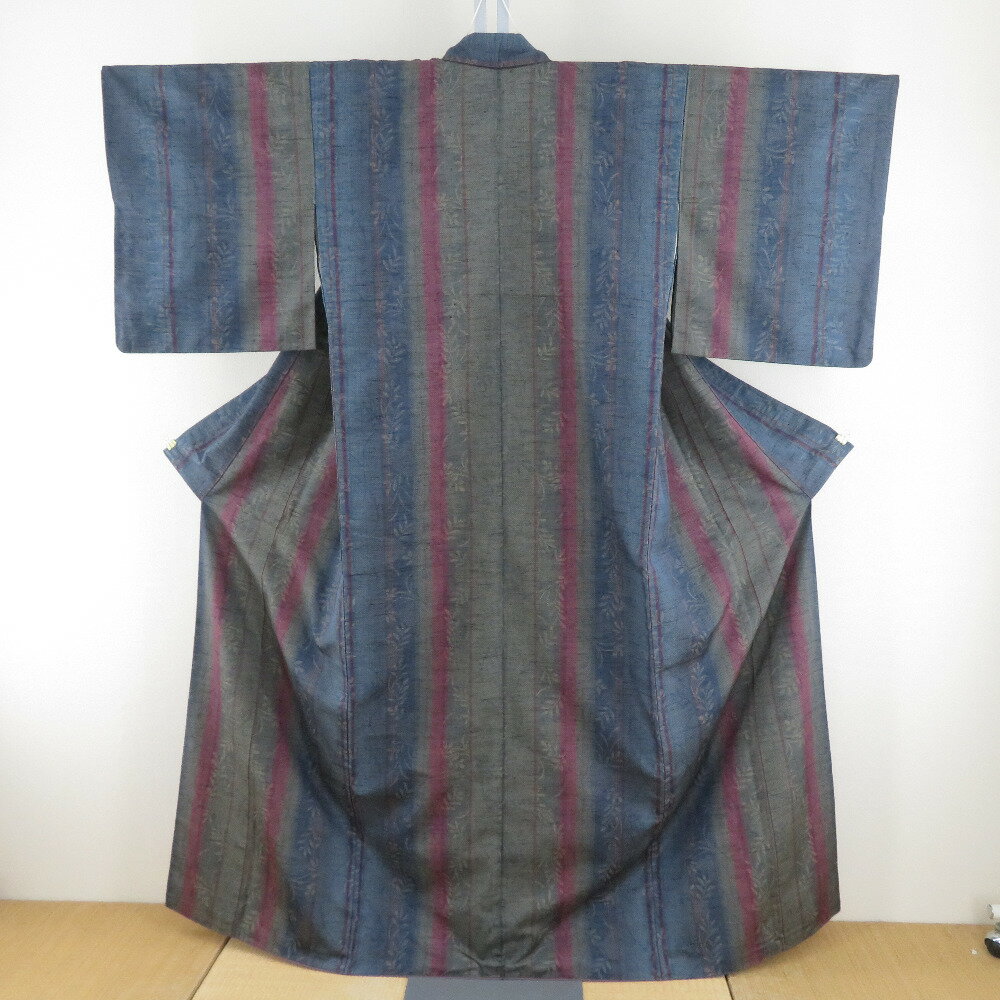 Rakuten - 紬 着物 袷 紺色x紫色x緑色 縦縞に草花模様 広衿 正絹 カジュアル 仕立て上がり着物 身丈159cm【中古】