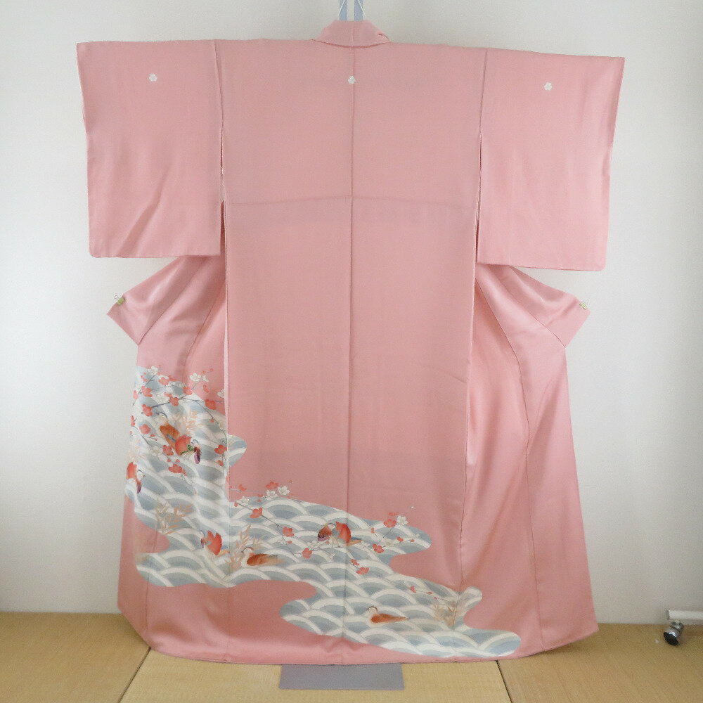 Irotome - 色留袖 袷 ピンク色x多色 パステル系 波にオシドリと花文様 正絹 広衿 三つ紋 片喰紋 フォーマル 仕立て上がり 身丈160cm【中古】