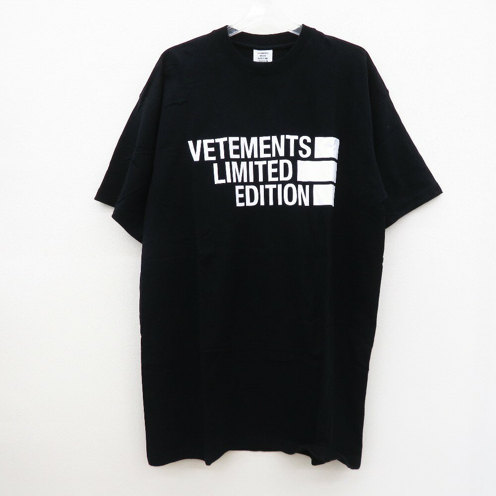 Rakuten - VETEMENTS (ヴェットモン) 半袖Tシャツ VETEMENTS　ヴェトモン　LIMITED EDITION オーバーサイズTシャツ　S　ブラック　UE51TR810【中古】