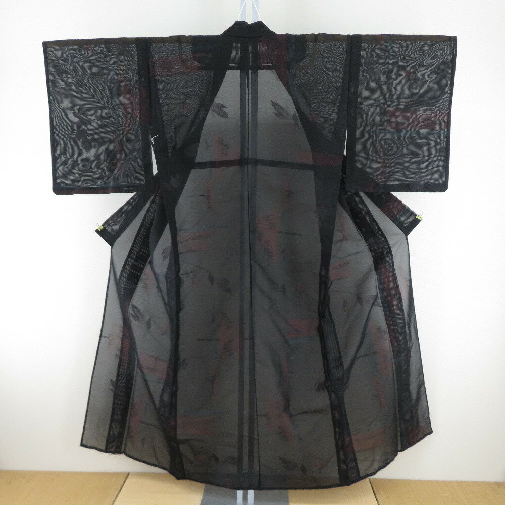 Rakuten - 夏着物 単衣 紗 バチ衿 ラメ葉模様 正絹 黒色x赤色x青色 夏用 カジュアル 仕立て上がり 身丈152cm【中古】
