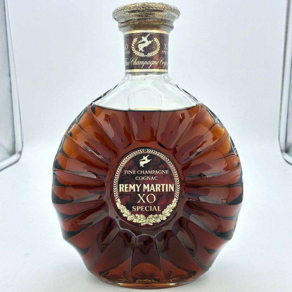 商品コードcf11459 アイテムブランデー ブランドREMY MARTIN (レミーマルタン) サイズ 液体容量1000ml アルコール度数40％ 保証期間初期不良（到着から1週間）のみ 商品状態 状態ランク S：未着用品・未使用品 全体 ボトル ラベル 液量 澱 の状態は良好です。 20歳以上の年齢を確認できない場合は酒類を販売いたしません。 この商品は古酒のため、沈殿物や浮遊物等が生じている場合があります。中身、コルク等の保証はできませんのでご了承ください。 画像に映っているものがすべてです。